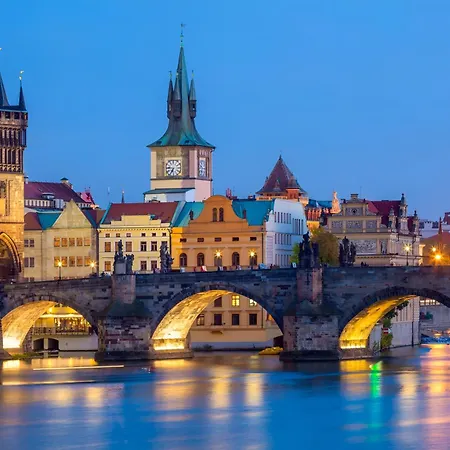 2 Bedroom Designer In Old Town *