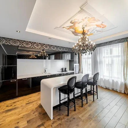 2 Bedroom Designer In Old Town * Praga