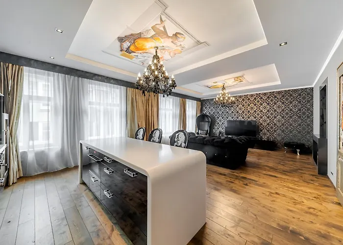 2 Bedroom Designer In Old Town Appartement *