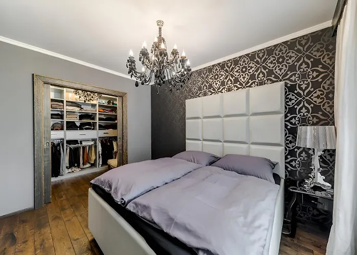 2 Bedroom Designer In Old Town