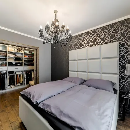 2 Bedroom Designer In Old Town